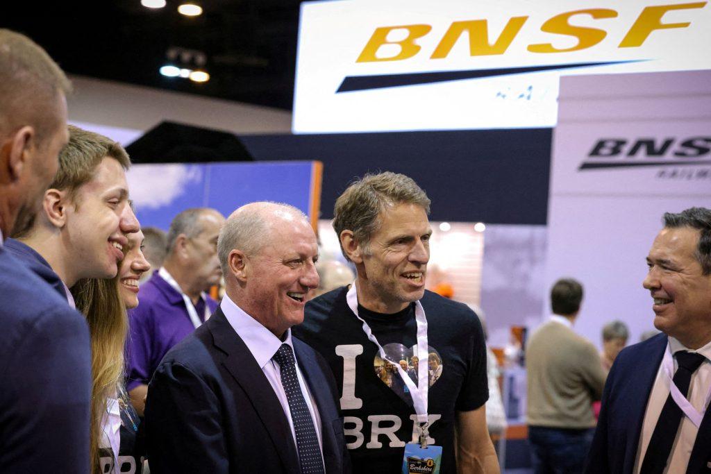 Νέος CEO στην Berkshire Hathaway: Ο Γκρεγκ Έιμπελ στην σκιά του Γουόρεν Μπάφετ