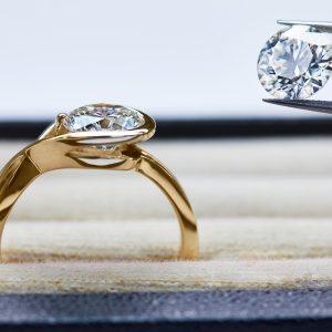 Pandora: Αμερικανικό πλήγμα στις πωλήσεις – Ψάχνει το ποδαρικό