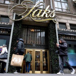 Saks: Γιατί οι οίκοι πολυτελείας προηγούνται των πιστωτών
