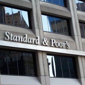 S&P: Αναβαθμίζει το outlook των ελληνικών τραπεζών