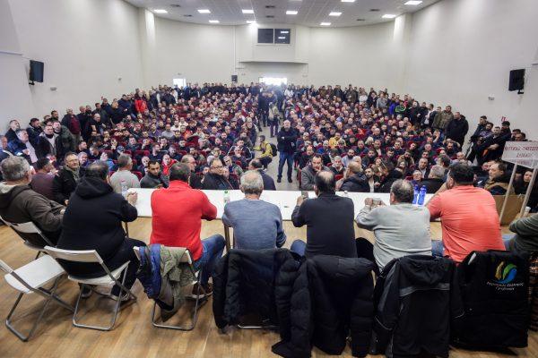 Αγρότες: Διάλογος με τα τρακτέρ στους δρόμους