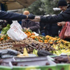 Λαϊκές αγορές: Ξεκινούν πανελλαδική απεργία επ’ αόριστον