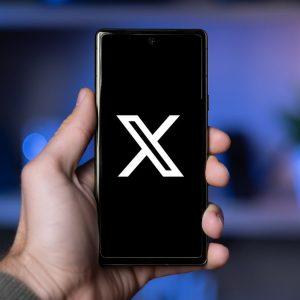 Bρετανία: Μαχαίρι 60% στα έσοδα της X UK, το περιεχόμενο τρομάζει τους διαφημιστές