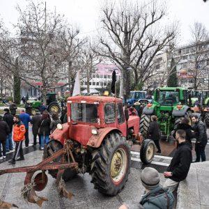 Αγρότες: Αποχώρησαν τα τρακτέρ από τα μπλόκα Νίκαιας και Μαλγάρων