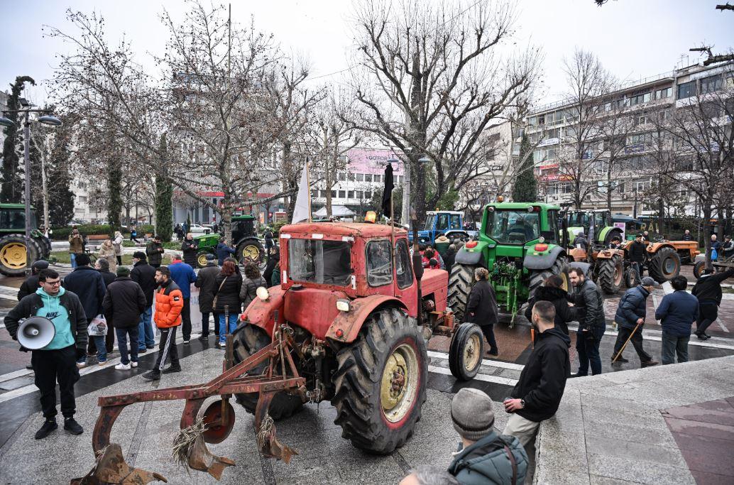 Αγρότες: Αποχώρησαν τα τρακτέρ από τα μπλόκα Νίκαιας και Μαλγάρων