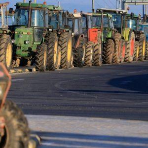 Αγρότες: Παραμένουν στα μπλόκα – Οργή και απογοήτευση για τα κυβερνητικά μέτρα