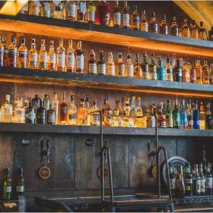 Αλκοολούχα ποτά: Βουτιά στις πωλήσεις – «Πηγάδια» από απούλητα αποθέματα