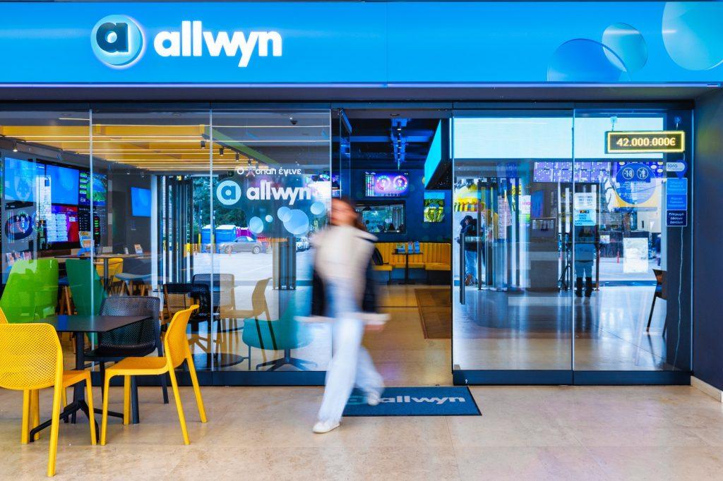 Allwyn: Ξεκινά η νέα εποχή για το δίκτυο καταστημάτων του ΟΠΑΠ