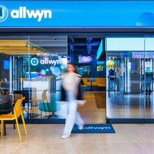 Allwyn: Ξεκινά η νέα εποχή για το δίκτυο καταστημάτων του ΟΠΑΠ