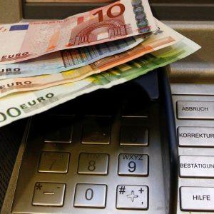 ΟΠΕΚΑ: Οι ημερομηνίες πληρωμών και τα επιδόματα που καταβάλλονται