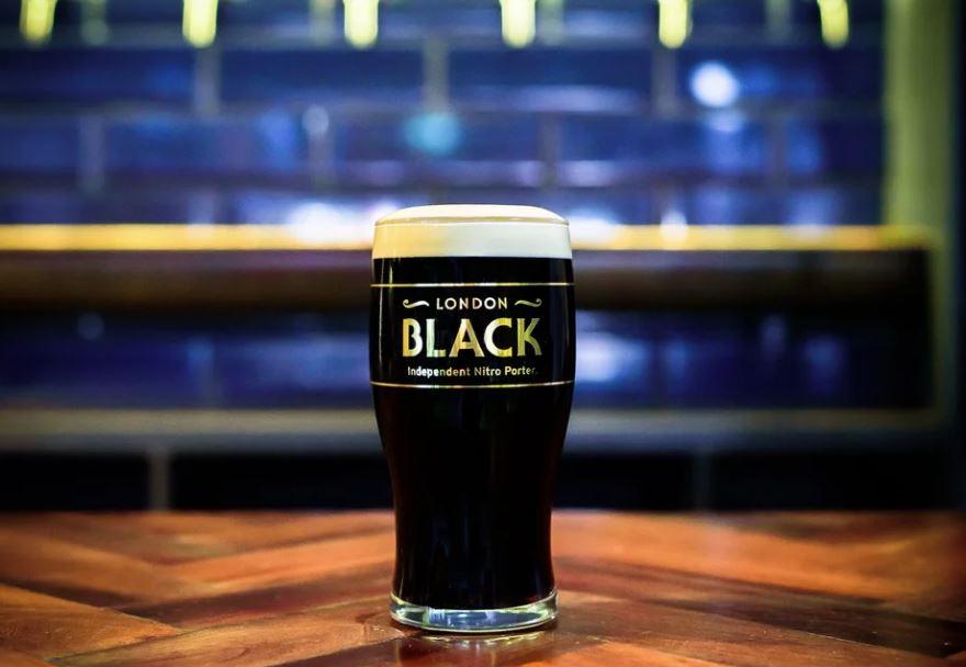 Guinness: Οι μικροζυθοποιοί στη Βρετανία απειλούν την κυριαρχία της