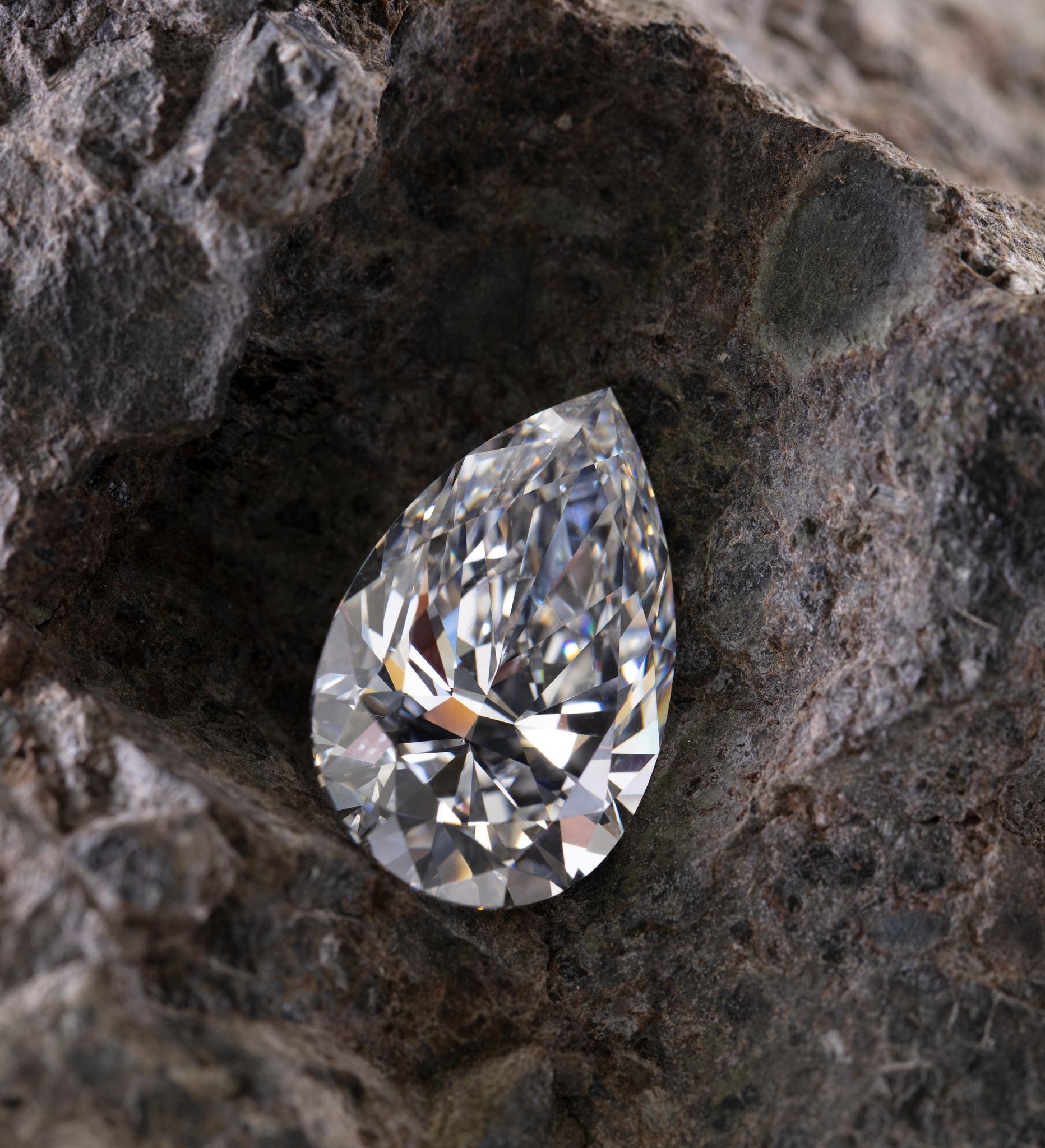 De Beers: Διαμάντια σε εκπτώσεις