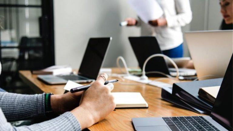 Ελεύθεροι επαγγελματίες: Έως τέλος Ιανουαρίου η προθεσμία επιλογής ασφαλιστικής κατηγορίας