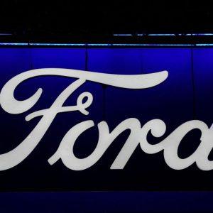 Ford: Έθεσε σε διαθεσιμότητα τον εργάτη που φώναξε στον Τραμπ