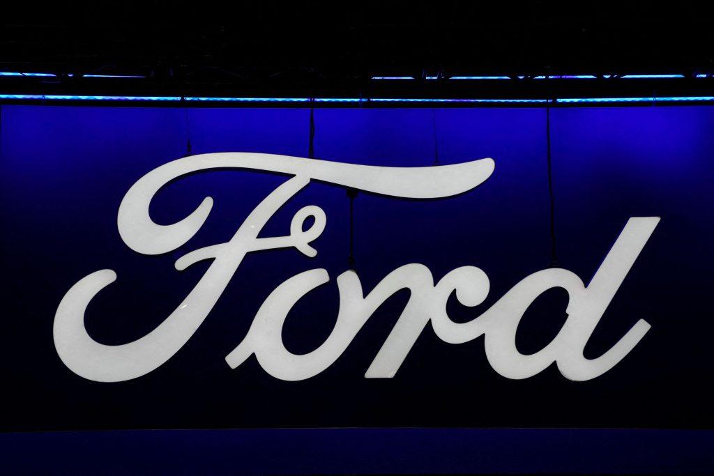 Ford: Έθεσε σε διαθεσιμότητα τον εργάτη που φώναξε στον Τραμπ