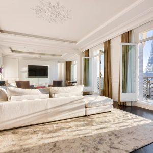 Γαλλία: Η φορολογία τρομάζει τους πλούσιους – Στο μάτι του κυκλώνα τα ακίνητα