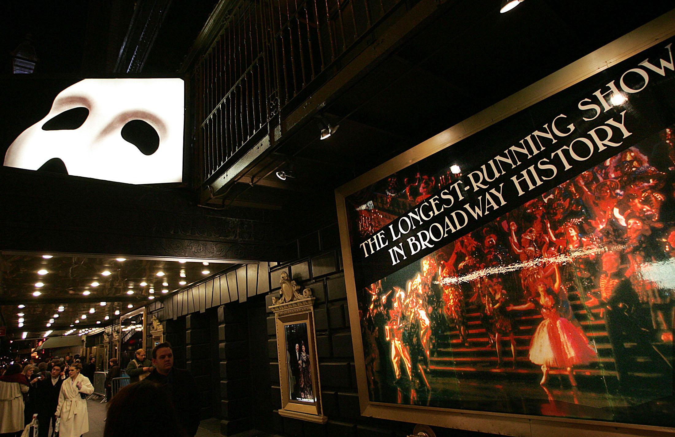 Broadway: Γιατί τα μιούζικαλ γεμίζουν τα θέατρα αλλά όχι τα ταμεία