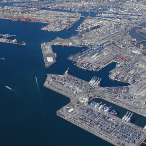 ΗΠΑ: Έτος ρεκόρ το 2025 για το λιμάνι του Λονγκ Μπιτς παρά την εμπορική αναταραχή