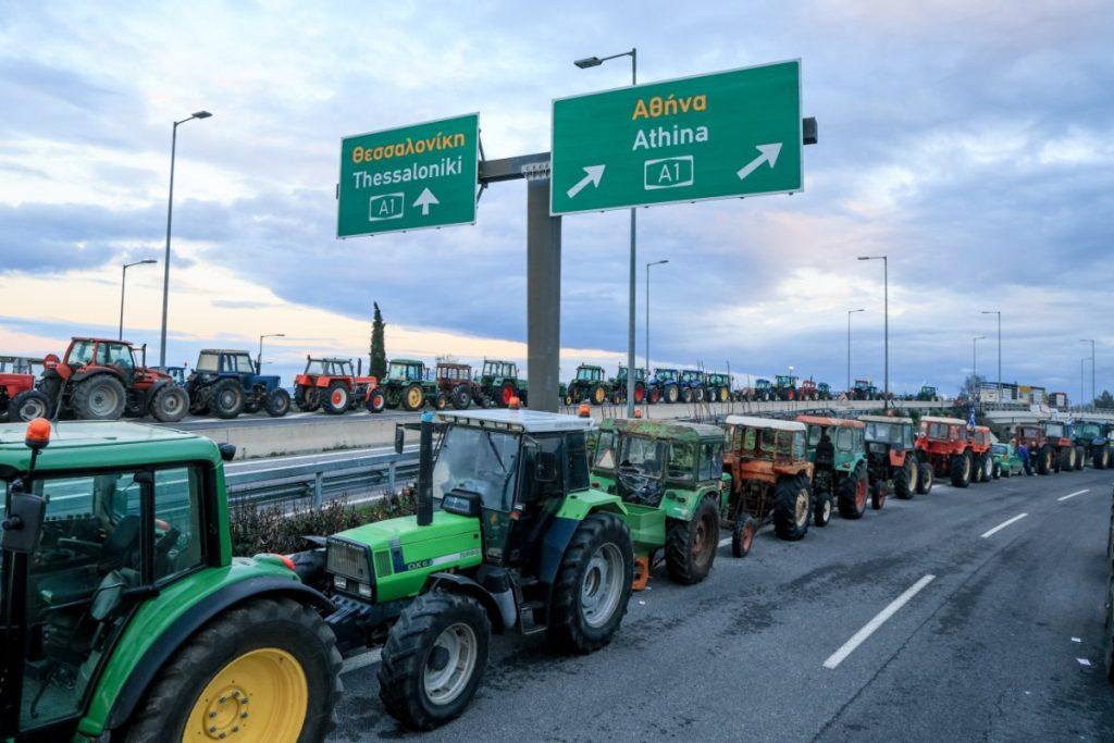 Αγρότες: Αποχωρούν από τα μπλόκα τα τρακτέρ – Τα επόμενα βήματα