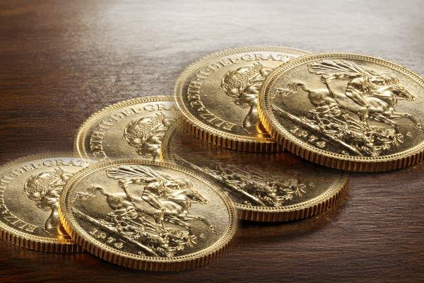 Χρυσές λίρες: Πόσες αγόρασαν και πούλησαν οι Έλληνες το 2025 [πίνακες]