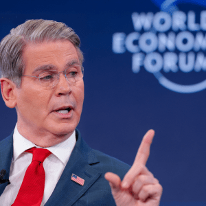 Μπέσεντ: Εν αναμονή του Τραμπ συστήνει ηρεμία από το Νταβός – Τι είπε για τα αμερικανικά ομόλογα