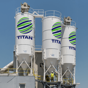 Titan: Πώς ενδεχόμενη χαλάρωση του ETS επηρεάζει τον όμιλο – Τι εκτιμά η AXIA – Alpha Finance