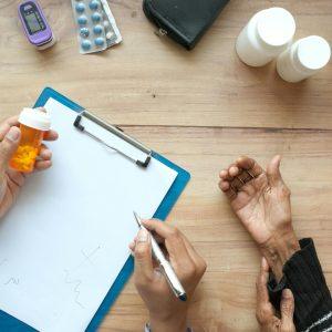 Νέες περικοπές στα φάρμακα και ηλεκτρονική συνταγογράφηση στα νοσοκομεία