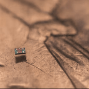 Ρομποτική: Επιστήμονες δημιουργούν ρομπότ μικρότερα από κόκκο άμμου