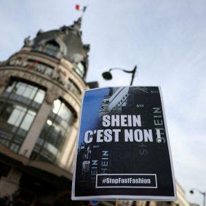 Shein: Συνάντηση με αξιωματούχους της ΕΕ, αλώβητη από το σκάνδαλο με τις sex dolls