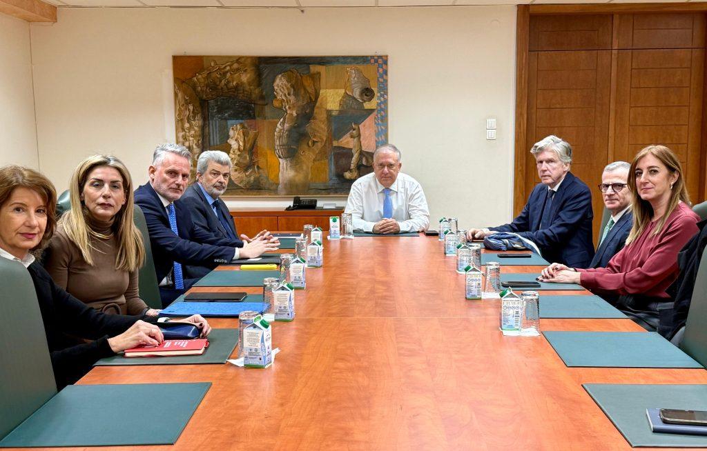 Θεοδωρικάκος: Τι ζήτησε από τις ασφαλιστικές για τις αυξήσεις στα ασφάλιστρα υγείας