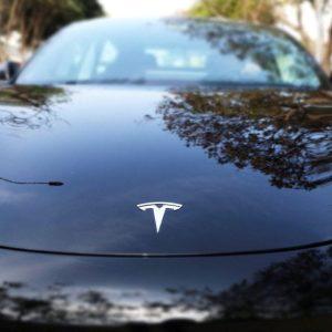 Tesla: Με δύο ταχύτητες στην Ευρώπη: βουτιά παντού, απογείωση στη Νορβηγία