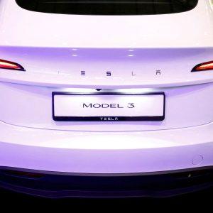 Tesla: Φρένο στις προοπτικές πωλήσεων παρά την ευφορία Mασκ για την αυτόνομη οδήγηση