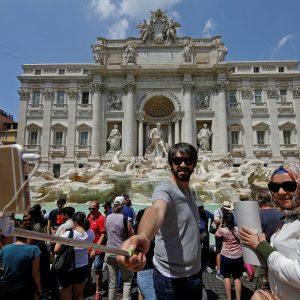 Υπερτουρισμός: Ο κόσμος πνίγεται από τουρίστες – Ποιος πρέπει να πληρώσει το τίμημα;