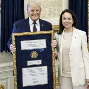 Η Ματσάδο προσέφερε στον Τραμπ το Νόμπελ Ειρήνης που κέρδισε