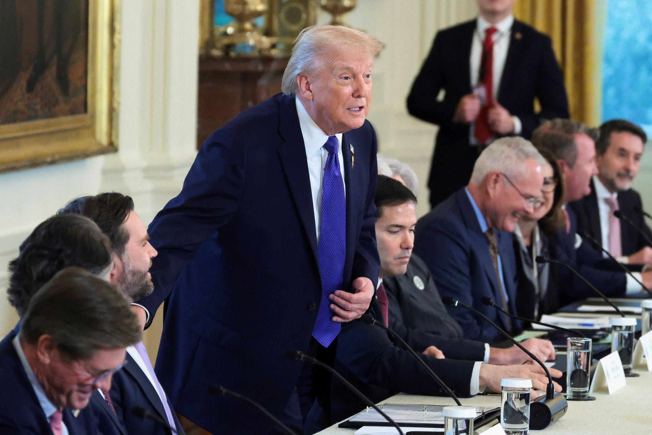 Τραμπ: Συνάντηση με στελέχη πετρελαϊκών στον Λευκό Οίκο για τις επενδύσεις στη Βενεζουέλα