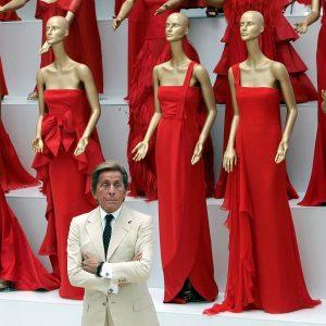 Bαλεντίνο: Ο «αυτοκράτορας» της ιταλικής υψηλής ραπτικής που έβαψε την μόδα κόκκινη