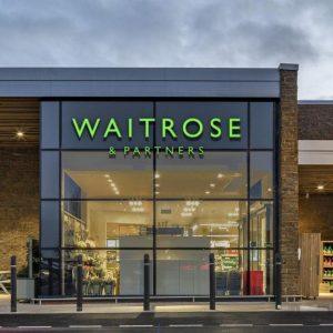 Waitrose: Eπενδύει στην ηθική παραγωγή και ανεβάζει τον πήχη στα αλλαντικά