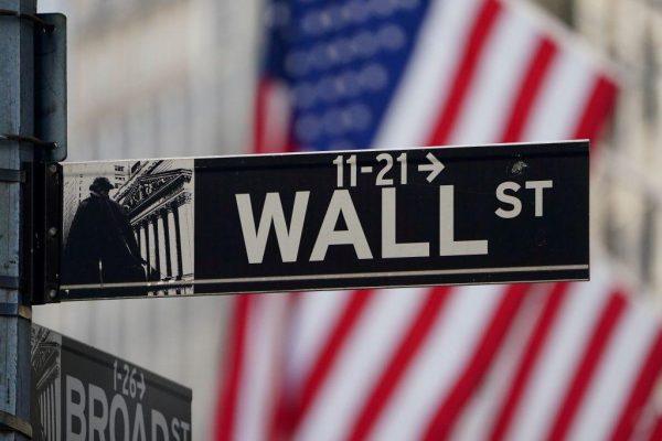 Wall Street: Μικτά πρόσημα και δεύτερη συνεχόμενη εβδομάδα απωλειών για τον S&P 500 μετά από έντονες διακυμάνσεις