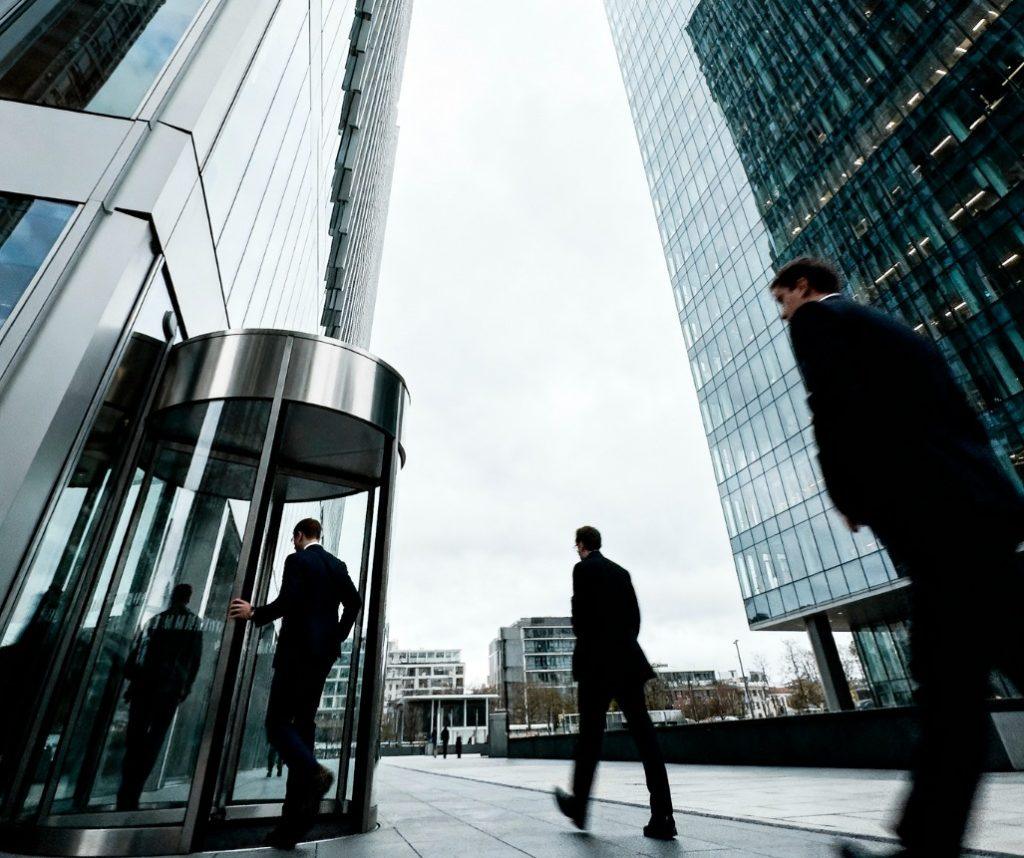 Συγχωνεύσεις: Έρχονται νέα deals και ΙΡΟs στο λιανεμπόριο το 2026