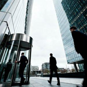 Συγχωνεύσεις: Έρχονται νέα deals και ΙΡΟs στο λιανεμπόριο το 2026