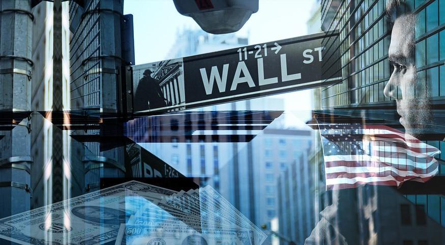 Wall Street: Διόρθωση από τα ιστορικά υψηλά για S&P 500 και Dow Jones – Πιέσεις σε τράπεζες και ενέργεια