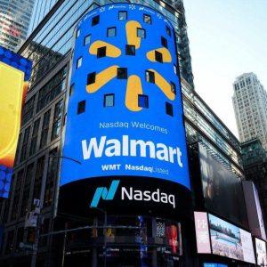 Walmart: Ανανεώνει τη διοίκηση και επενδύει στο e-commerce και την AI