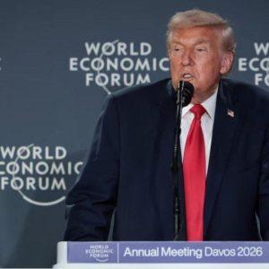 Τραμπ: Ολοι όσους πέρασε «γενεές δεκατέσσερις» στο Νταβός