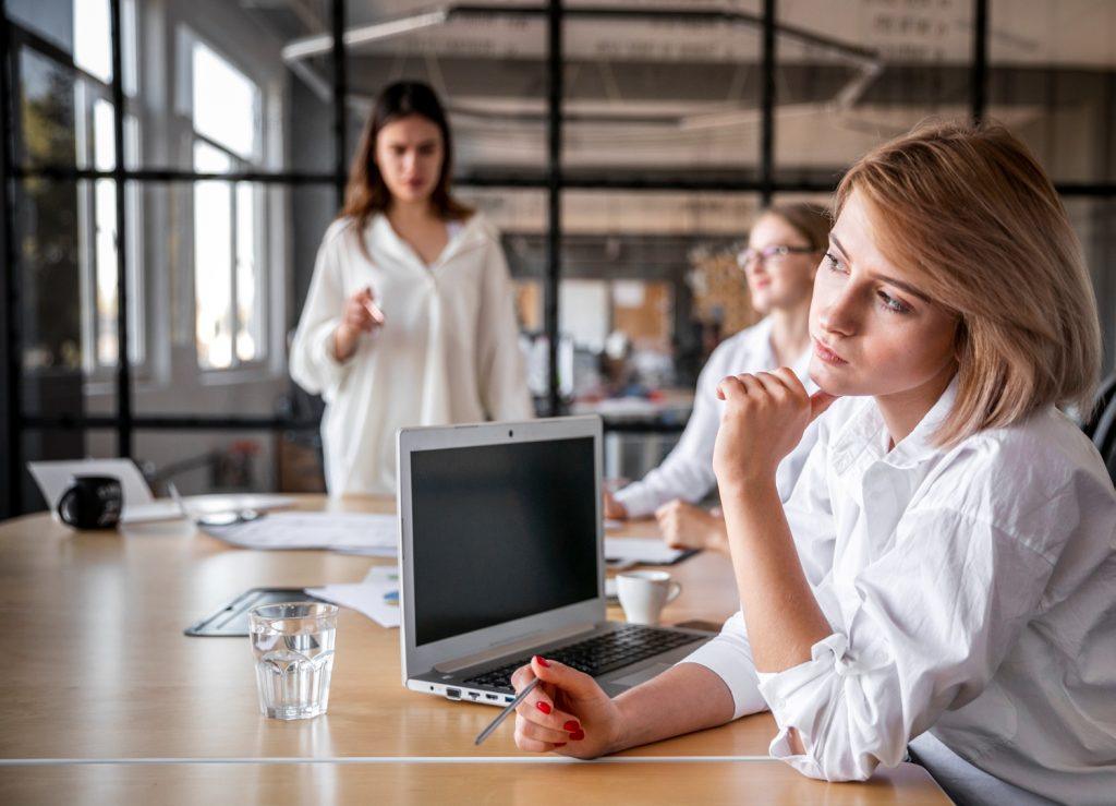 Γυναικεία απασχόληση: Νέο πρόγραμμα ενίσχυσης με 10.000 θέσεις εργασίας