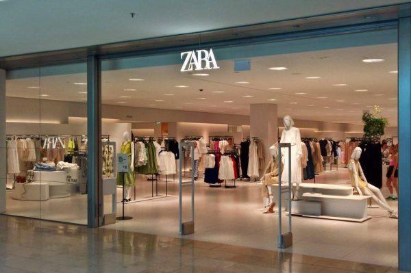 Zara: Πενήντα χρόνια ιστορίας -Το ιστορικό κατάστημα κατεβάζει ρολά, ανοίγει το πρώτο Zacaffé