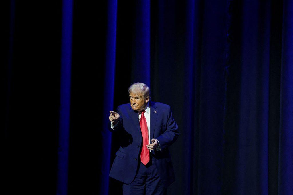 Πληθωρισμός: Τι λέει ο Τραμπ και τι πληρώνουν οι πολίτες