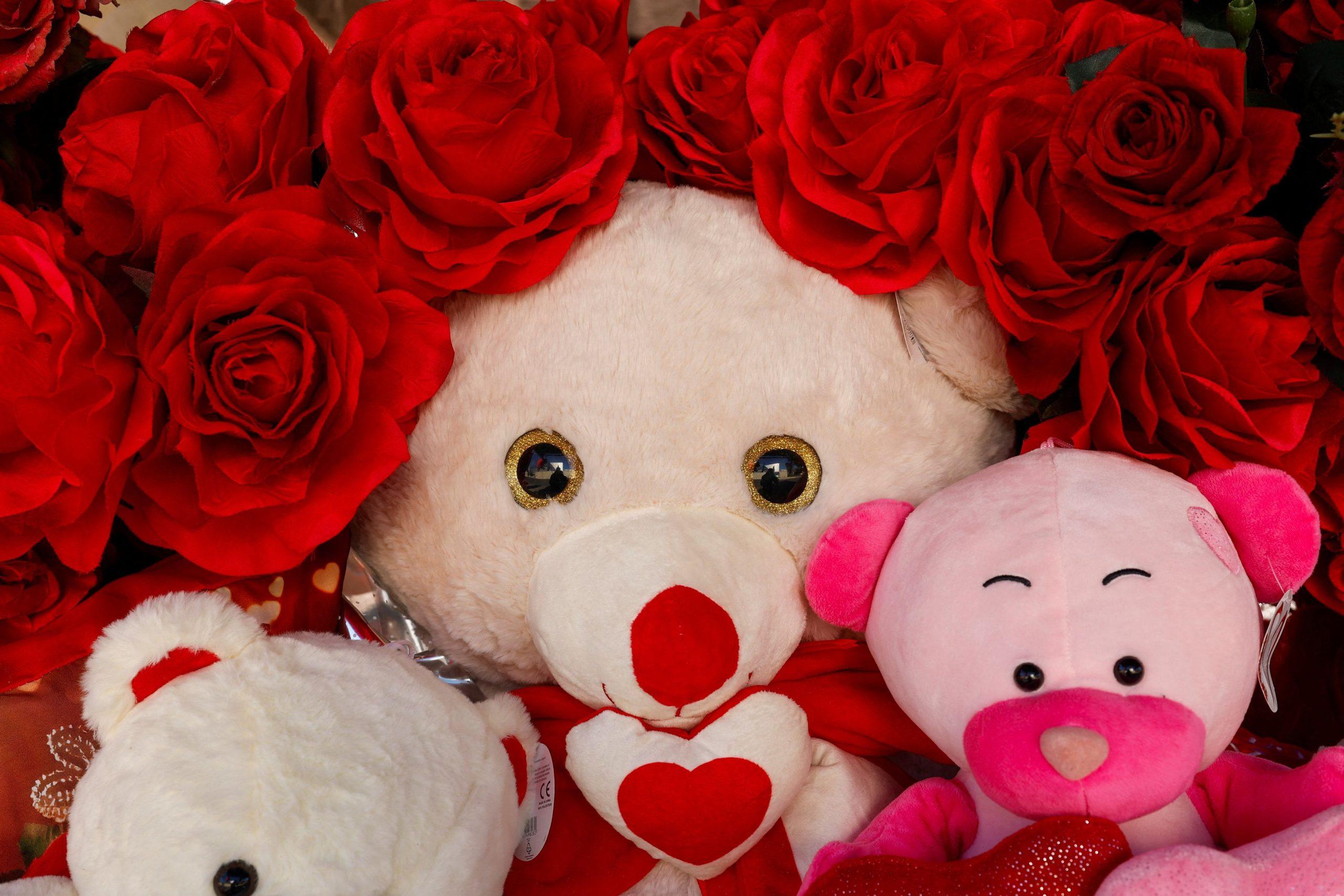 Άγιος Βαλεντίνος: Πώς γιορτάζουν οι Έλληνες την πιο ερωτική γιορτή του χρόνου;