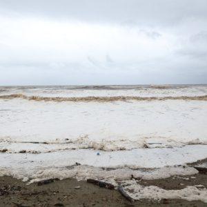 Κακοκαιρία: «Ποτάμια» περνούν μέσα από σπίτια και επιχειρήσεις στη Λάρισα