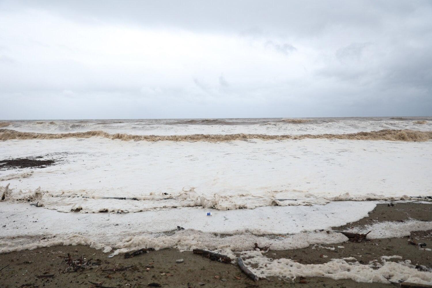 Κακοκαιρία: «Ποτάμια» περνούν μέσα από σπίτια και επιχειρήσεις στη Λάρισα