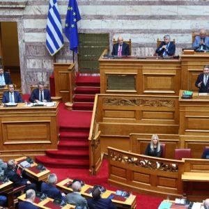Βουλή: Μετωπική Μητσοτάκη – Ανδρουλάκη για ακρίβεια και υποκλοπές